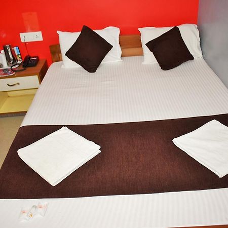 Hotel Debjyoti Сіліґурі Екстер'єр фото