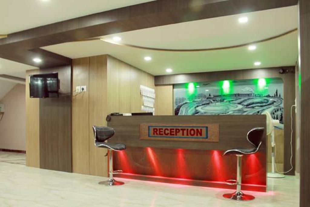 Hotel Debjyoti Сіліґурі Екстер'єр фото