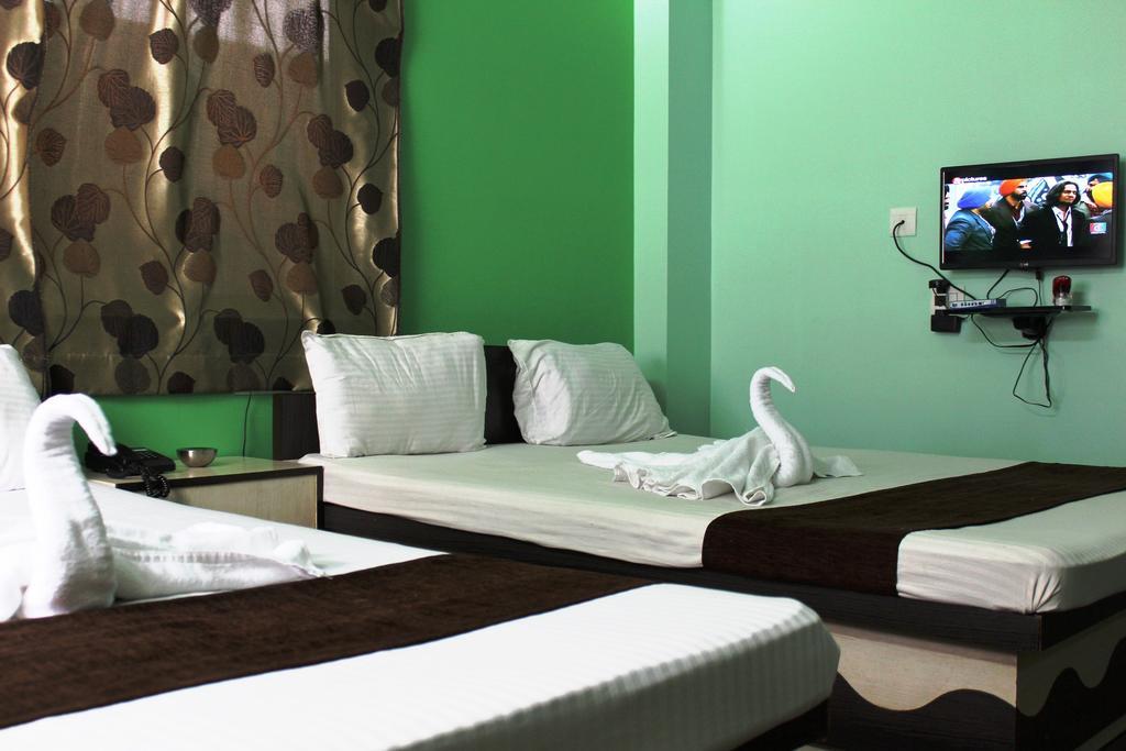 Hotel Debjyoti Сіліґурі Екстер'єр фото