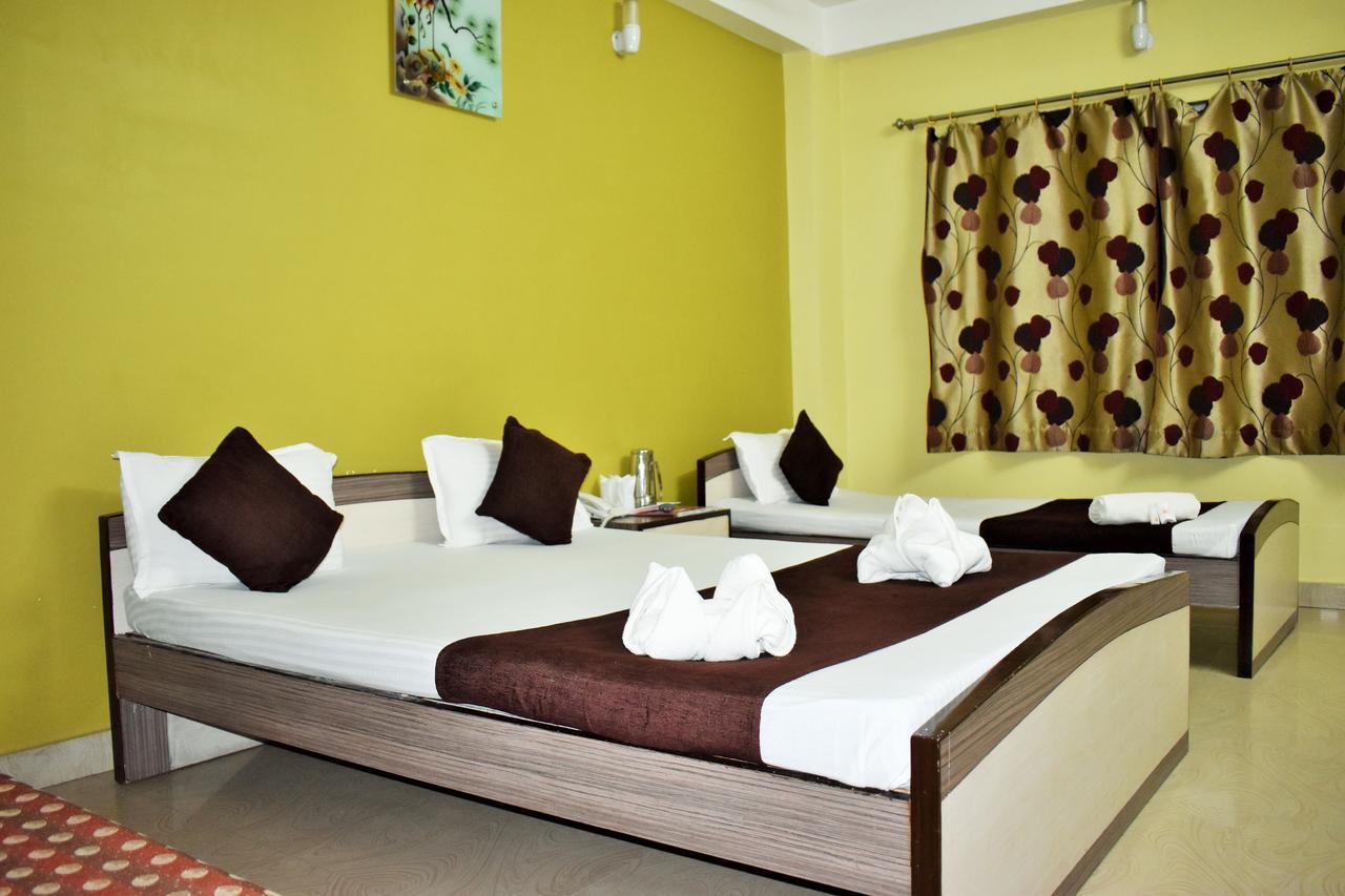 Hotel Debjyoti Сіліґурі Екстер'єр фото