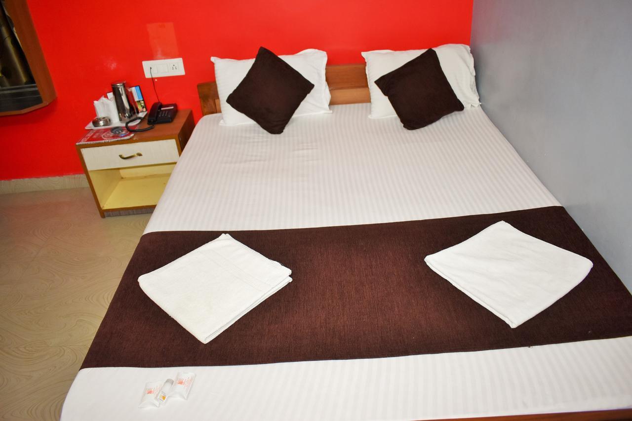 Hotel Debjyoti Сіліґурі Екстер'єр фото