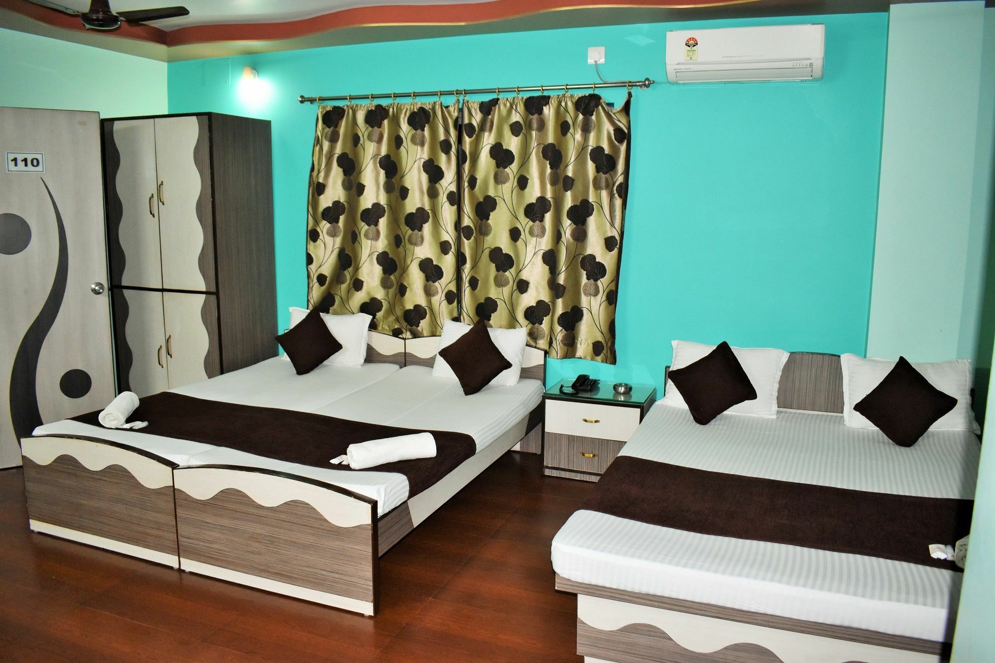 Hotel Debjyoti Сіліґурі Екстер'єр фото
